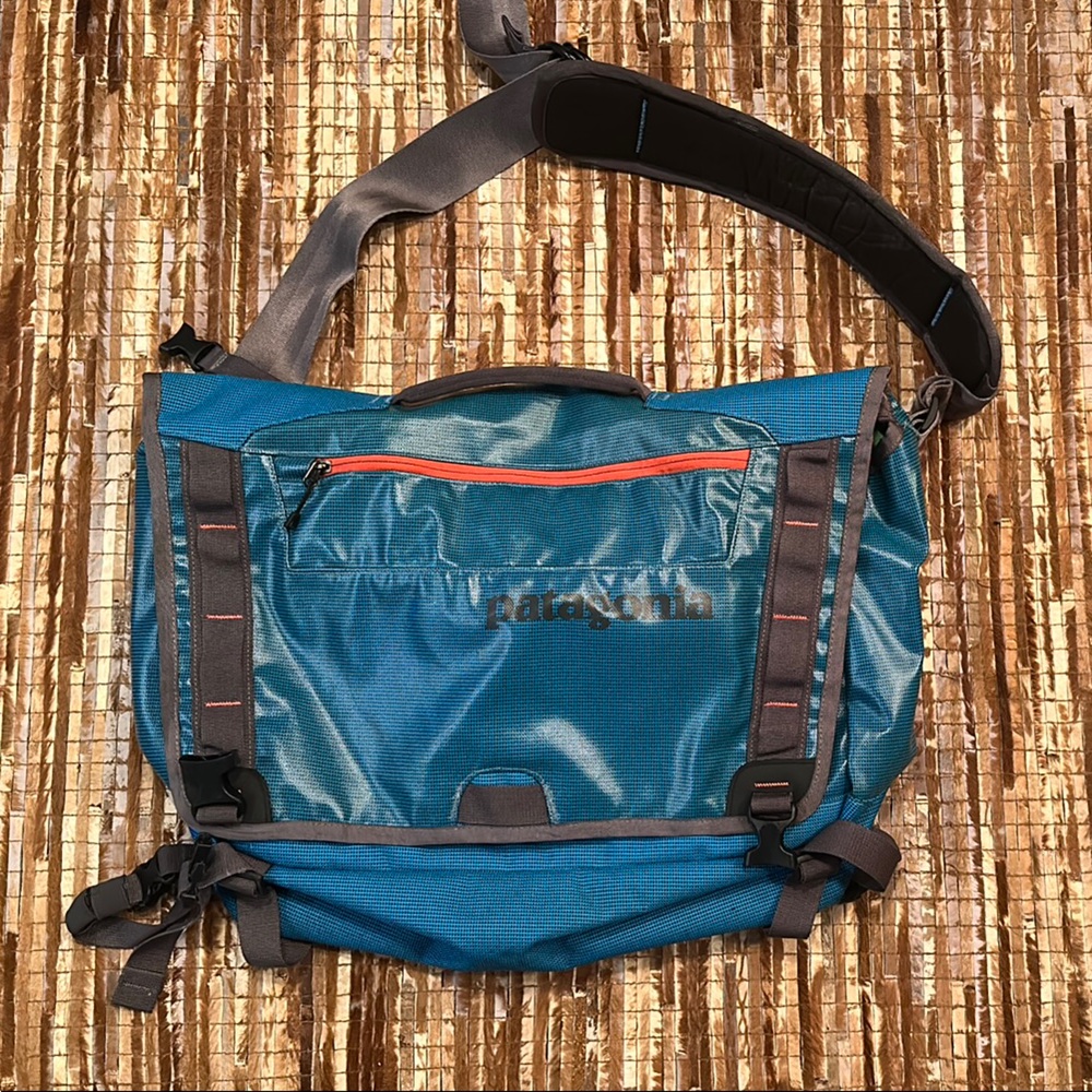 Patagonia Blue Messenger Bag with Waterproof Material and Adjustable Strap